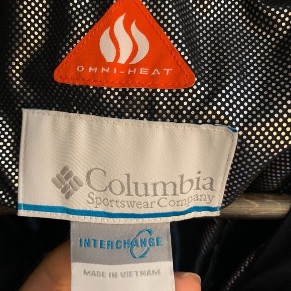 Columbia rainy mountain jackets - Picture 3 of 3